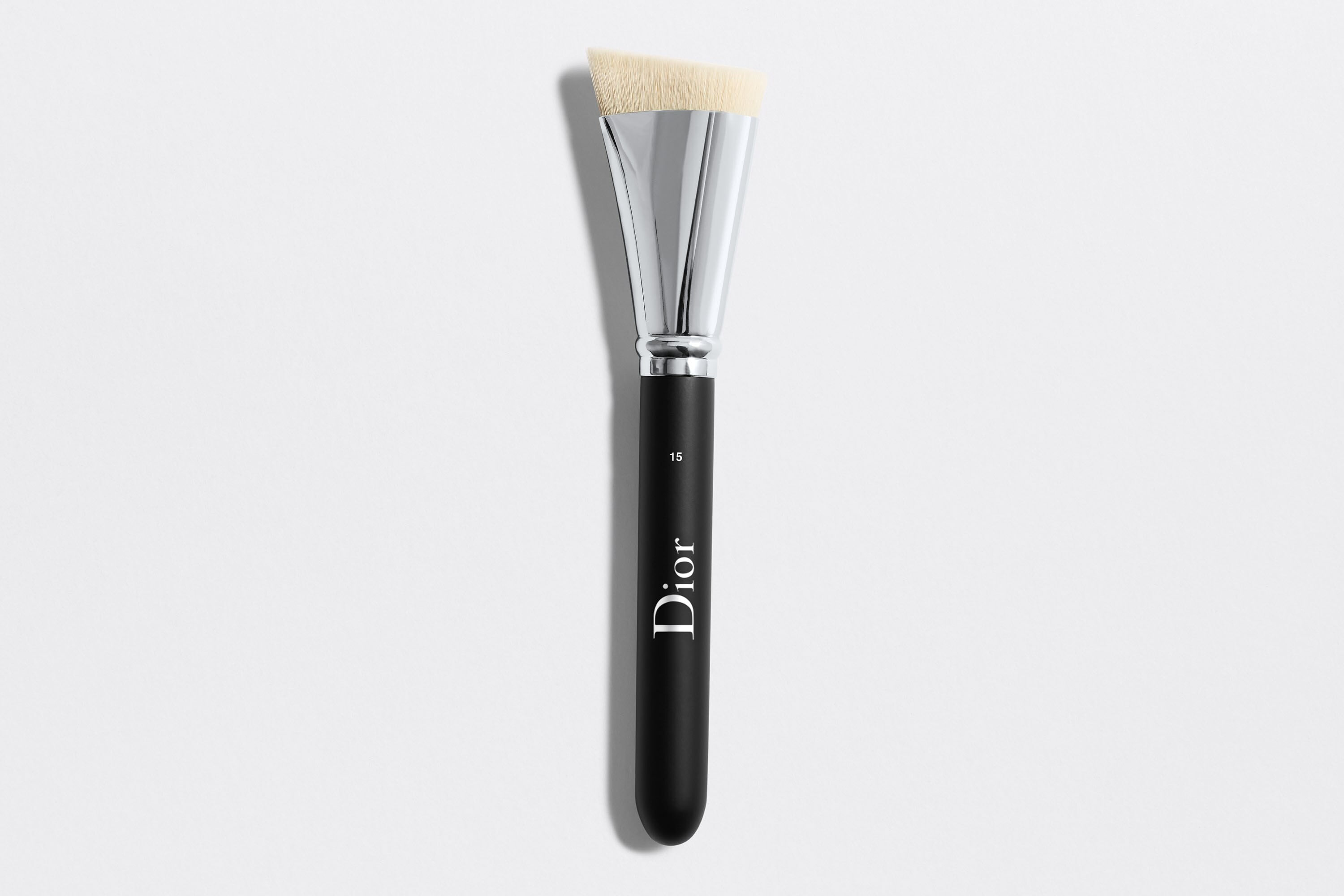 DIOR BACKSTAGE CONTOUR BRUSH N°15 pincel para contorno nº 15 DIOR Dior