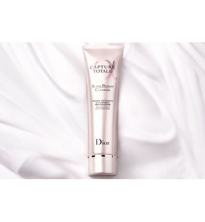 3348901569415_05--zoom01-dior-capture-totale-super-potent-cleanser-face-cleanser-anti-pollution-purifyi