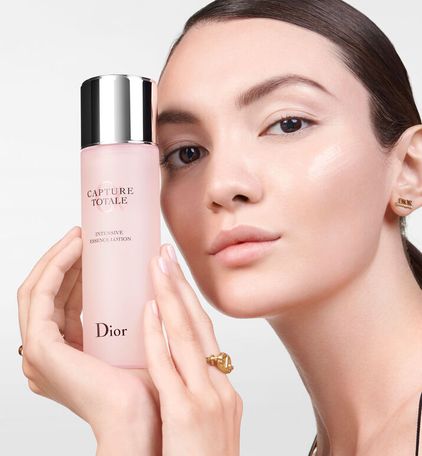 3348901581035_10--thumb04-dior-capture-totale-intensive-essence-lotion-face-lotion-intense-preparation-
